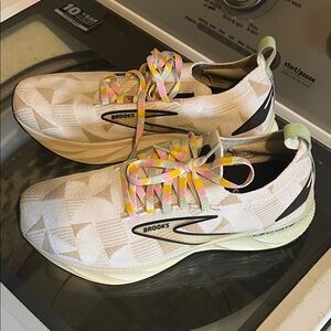 Brooks Levitate StealthFit6